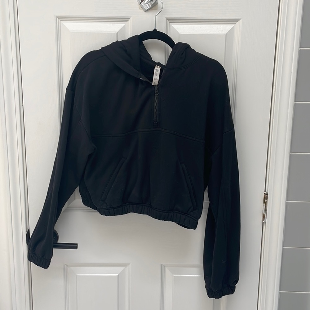 Alo Yoga Cropped Hoodie, black. Size M